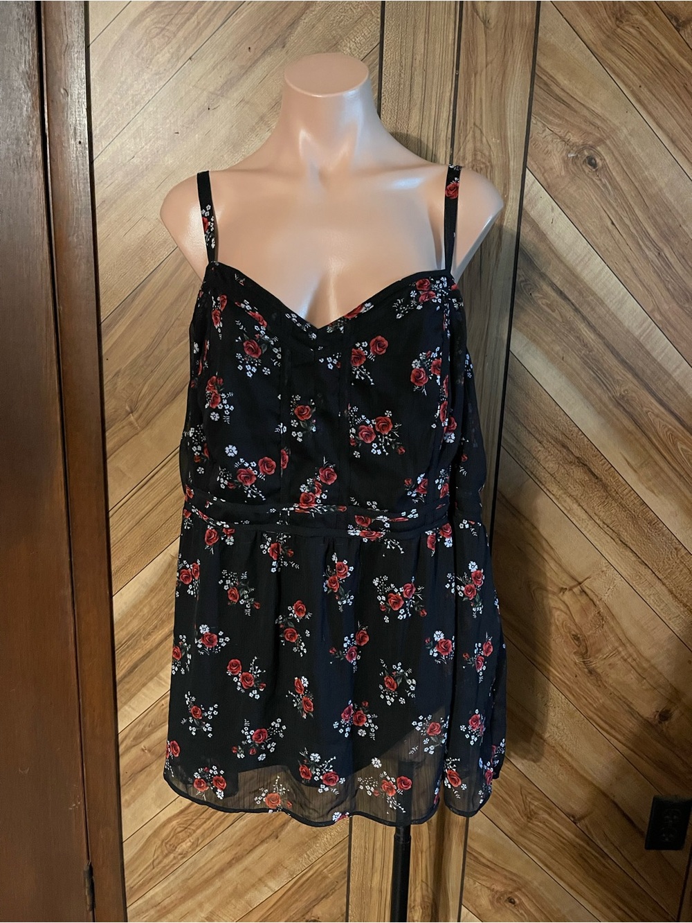 Torrid Plus Size 4X Black Floral Chiffon Smocked Camisole Blouse Tank Top - Picture 2 of 8